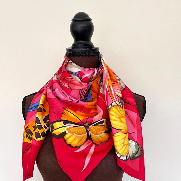 New Salvatore Ferragamo Butterfly Red Pink Multicolor Flora Silk Scarf - Picture 13 of 15